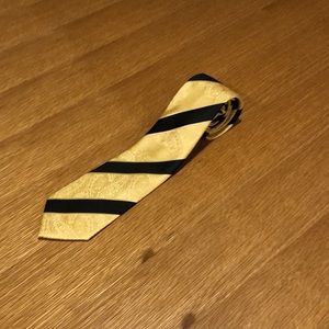 Black and gold tie